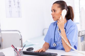 Formation secrétaire médicale : devenir professionnel de santé administratif